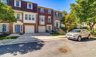8 CARRIAGE HOUSE Cir, Alexandria, VA 22304