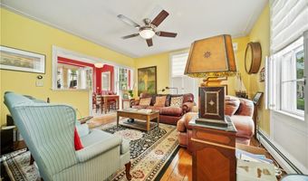 43 Poplar St, Newport, RI 02840