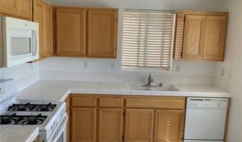 11562 Oak St, Apple Valley, CA 92308