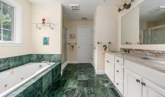 7 Mizzen Ln, Bourne, MA 02532