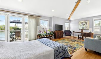 284 Shore Dr, Branford, CT 06405
