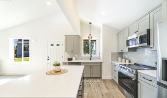 12270 Meadowlawn Dr, Oregon City, OR 97045