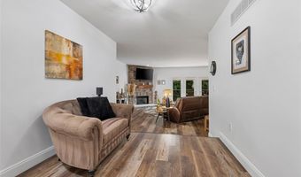 1710 Ridgeview Circle Dr, Ballwin, MO 63021