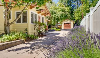 307 N Main St, Ashland, OR 97520