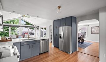 70 Baldwin Orchard Dr, Cranston, RI 02920