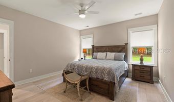 24 Alumni Rd, Beaufort, SC 29907