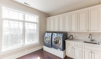 5823 GOLDSBORO Rd, Bethesda, MD 20817