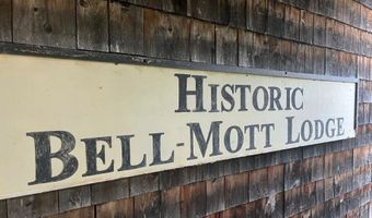 382 S Main St, Alburgh, VT 05440