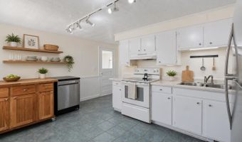 579 38th St, Allegan, MI 49010