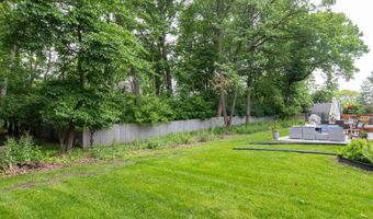 11 MEADOWBROOK Ct, Appleton, WI 54914