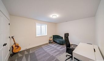 576 Hollow Dr, Ammon, ID 83401