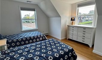433 Wolcott Ave, Middletown, RI 02842
