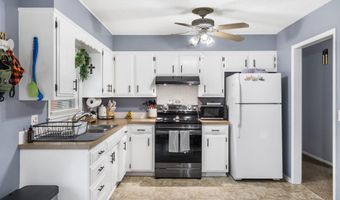 668 W Springfield St, Aurora, MO 65605