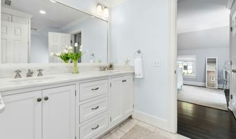 8 Glenwood Dr, Darien, CT 06820