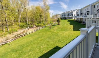 39 Brentwood Cir 39, Danbury, CT 06810