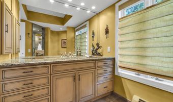 99 Holly Ln, Bayville, NJ 08721