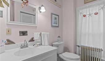 46 CHASTELLUX Ave M6, Newport, RI 02840