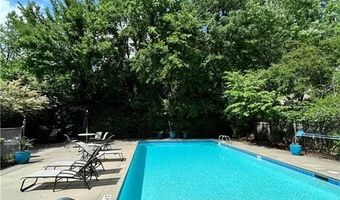 1102 Defoors Lndg NW, Atlanta, GA 30318