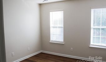 3813 Brookchase Ln, Charlotte, NC 28205