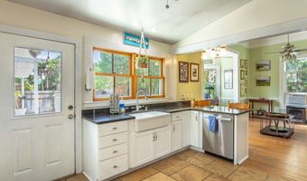 111 4th St, Apalachicola, FL 32320