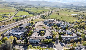 993 Mountain Meadows Dr, Ashland, OR 97520