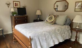 15 Royalwood Ct, Cheshire, CT 06410