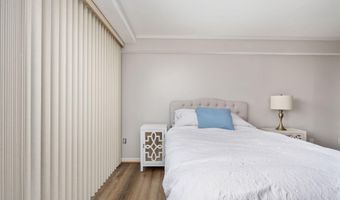 4141 N HENDERSON Rd 702, Arlington, VA 22203