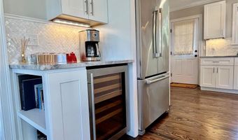 24 Stockholm St, Newport, RI 02840