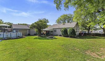 303 SW 12TH St, Aledo, IL 61231