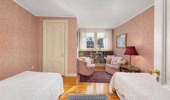 4 Hunter Ave, Newport, RI 02840