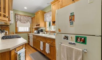 19 Bouvier Ave, Lincoln, RI 02838