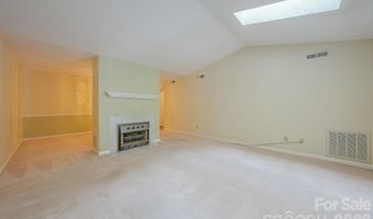 902 Woodlea Ct, Asheville, NC 28806