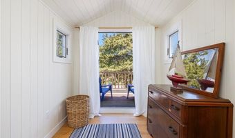 153 Hamilton Ave, Jamestown, RI 02835