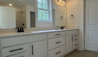 140 Hunter Ridge Dr, Boiling Springs, SC 29316