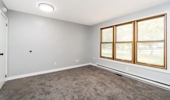 18 Holiday Dr, Albrightsville, PA 18210