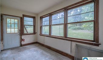 79 Mountain Lake Rd, Belvidere, NJ 07823