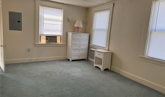 44 Crest St, Middletown, RI 02842