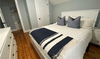 18 Hall Ave, Newport, RI 02840