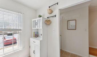 6316 CHIMNEY WOOD Ct, Alexandria, VA 22306