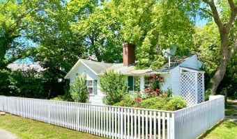 11 Norton St, Edgartown, MA 02539