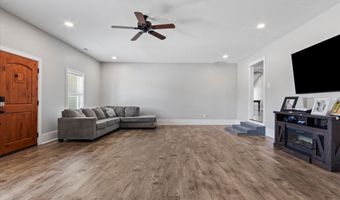 2140 Hustleville Rd, Albertville, AL 35951