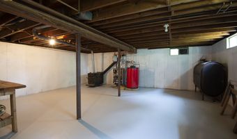 3 Deerfield Dr, Clinton, CT 06413