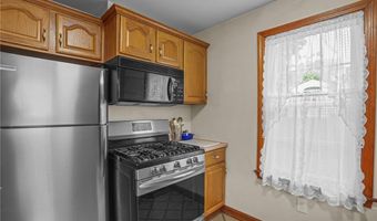 64 Dyer Ave, East Providence, RI 02915