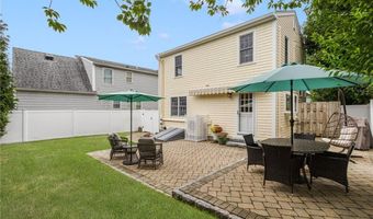 28 Wilbur Ave, Newport, RI 02840
