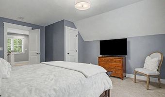 547 Roundtree Dr NE, Ada, MI 49301