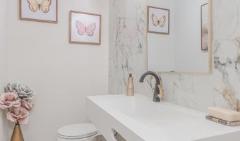 57 GARDEN Dr, Alexandria, VA 22304
