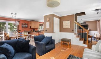16 Taylor Ln, Warwick, RI 02886