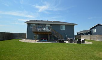 2413 S Lawson St, Aberdeen, SD 57401