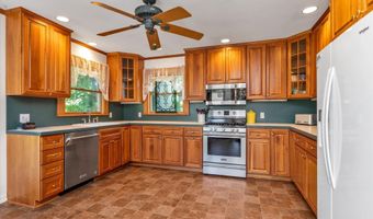 21 Hamilton St, Amityville, NY 11701