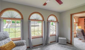2641 Topflite Dr, Akron, OH 44312